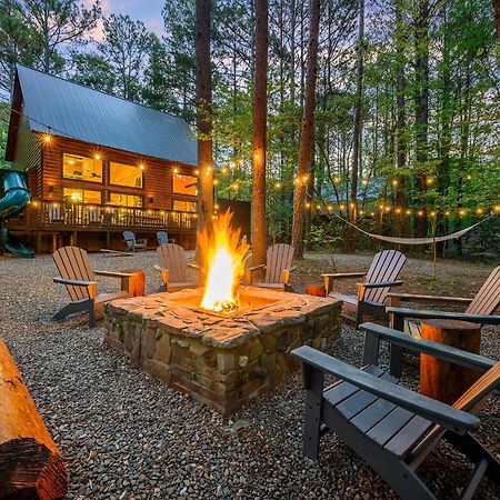Hickory Bear - Cabin Surrounded By Pines, Sleeps 10, Hot Tub, Fire Pit, Arcade, Foosball Table & Deck Slide 브로큰보우 외부 사진