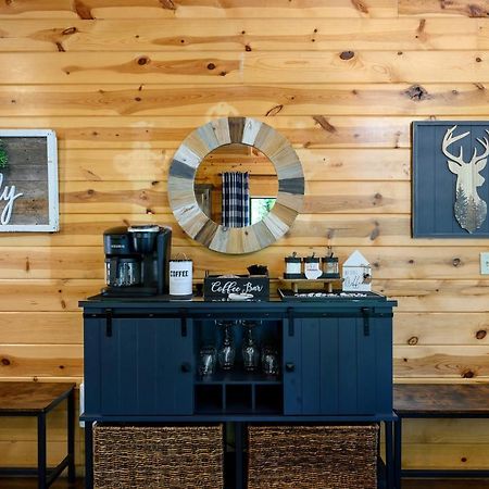 Hickory Bear - Cabin Surrounded By Pines, Sleeps 10, Hot Tub, Fire Pit, Arcade, Foosball Table & Deck Slide 브로큰보우 외부 사진