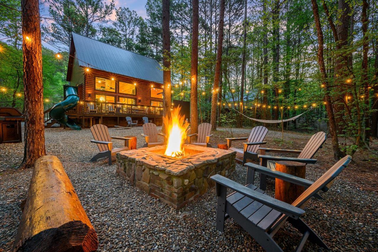 Hickory Bear - Cabin Surrounded By Pines, Sleeps 10, Hot Tub, Fire Pit, Arcade, Foosball Table & Deck Slide 브로큰보우 외부 사진