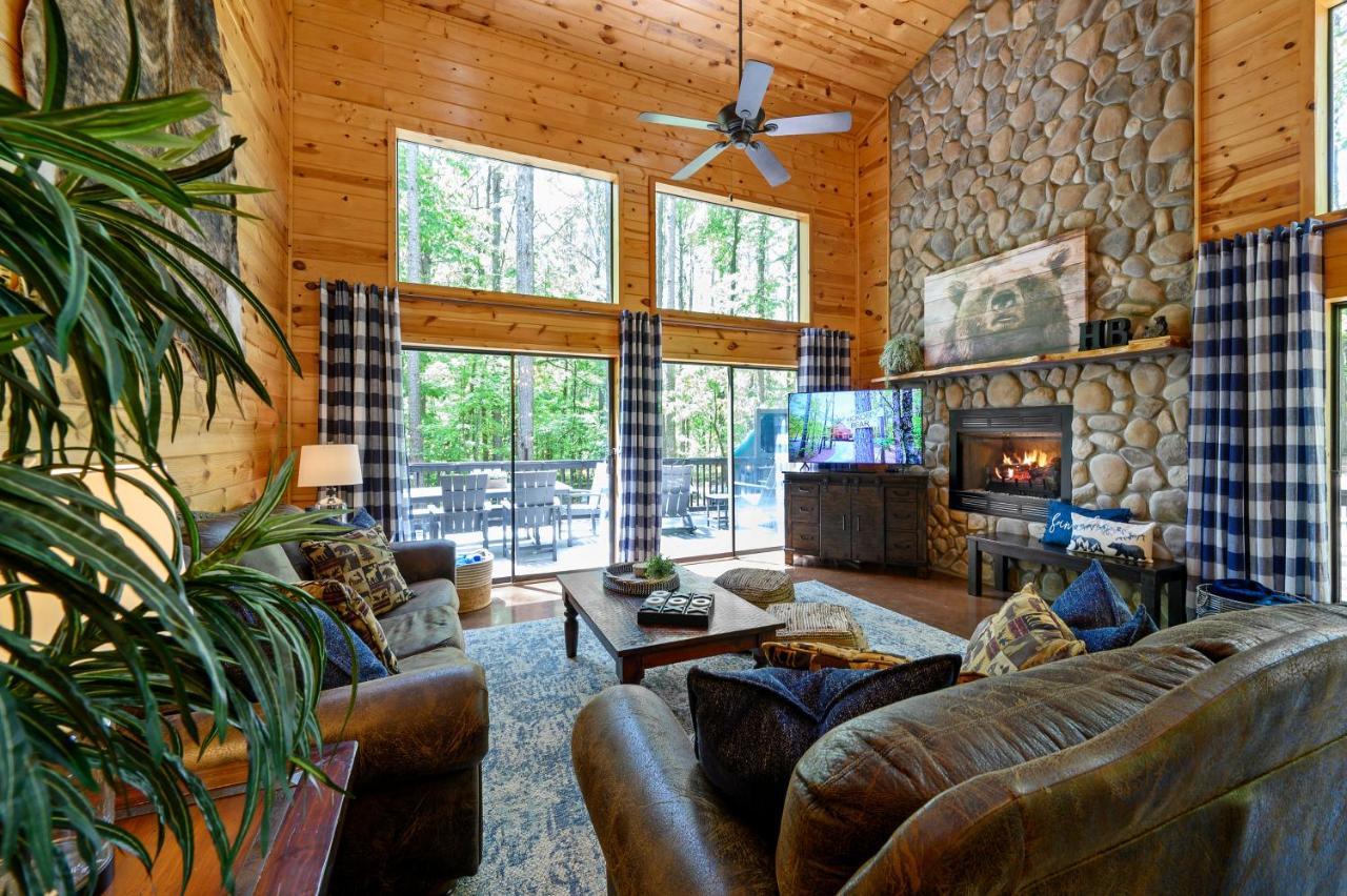 Hickory Bear - Cabin Surrounded By Pines, Sleeps 10, Hot Tub, Fire Pit, Arcade, Foosball Table & Deck Slide 브로큰보우 외부 사진