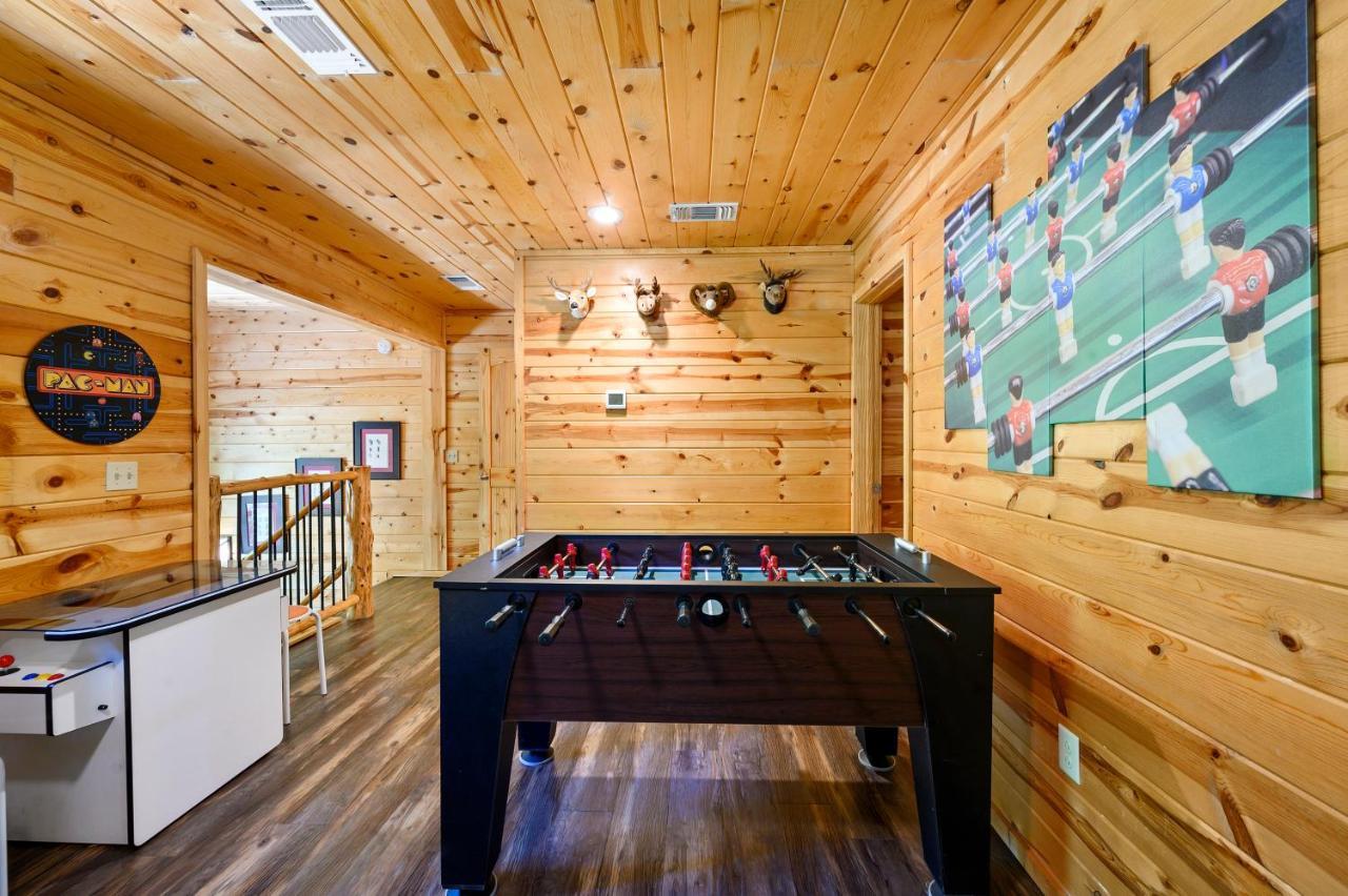 Hickory Bear - Cabin Surrounded By Pines, Sleeps 10, Hot Tub, Fire Pit, Arcade, Foosball Table & Deck Slide 브로큰보우 외부 사진