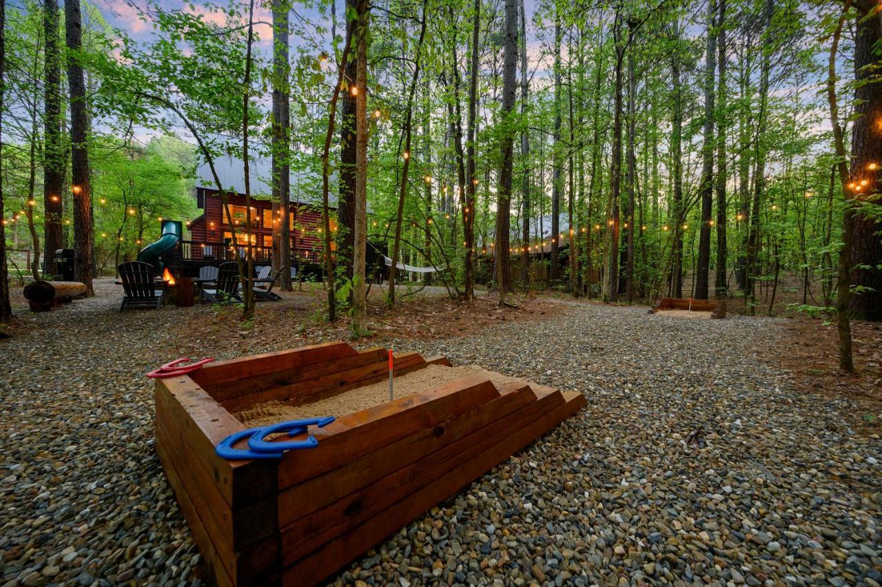 Hickory Bear - Cabin Surrounded By Pines, Sleeps 10, Hot Tub, Fire Pit, Arcade, Foosball Table & Deck Slide 브로큰보우 외부 사진