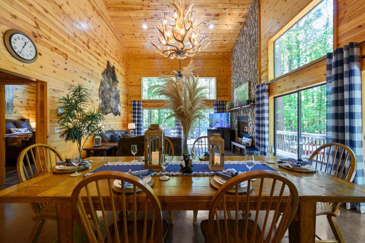 Hickory Bear - Cabin Surrounded By Pines, Sleeps 10, Hot Tub, Fire Pit, Arcade, Foosball Table & Deck Slide 브로큰보우 외부 사진