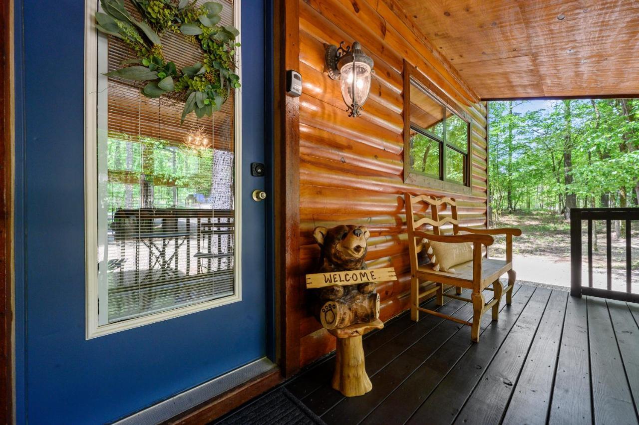 Hickory Bear - Cabin Surrounded By Pines, Sleeps 10, Hot Tub, Fire Pit, Arcade, Foosball Table & Deck Slide 브로큰보우 외부 사진