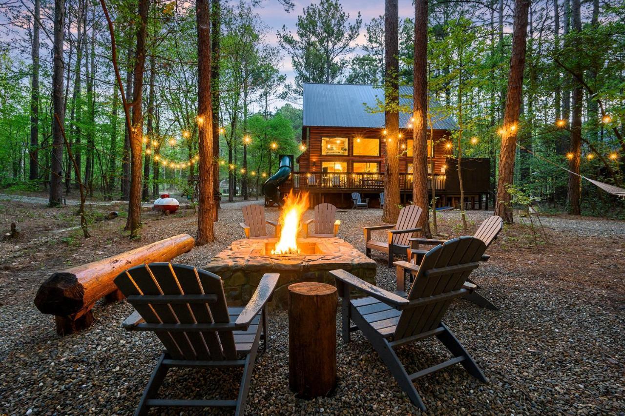 Hickory Bear - Cabin Surrounded By Pines, Sleeps 10, Hot Tub, Fire Pit, Arcade, Foosball Table & Deck Slide 브로큰보우 외부 사진