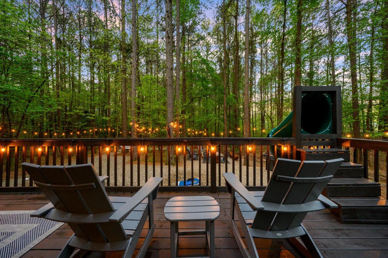 Hickory Bear - Cabin Surrounded By Pines, Sleeps 10, Hot Tub, Fire Pit, Arcade, Foosball Table & Deck Slide 브로큰보우 외부 사진
