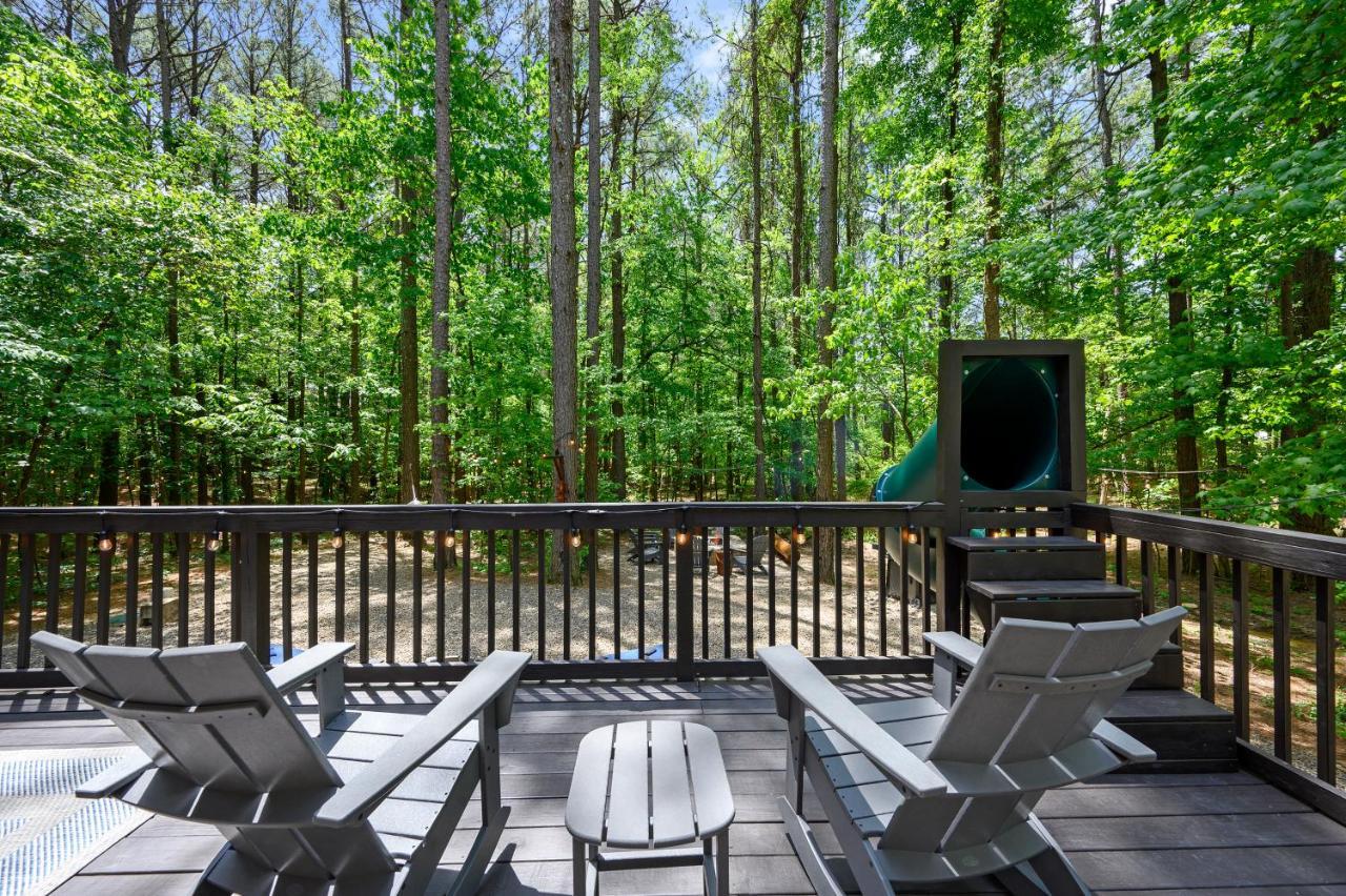 Hickory Bear - Cabin Surrounded By Pines, Sleeps 10, Hot Tub, Fire Pit, Arcade, Foosball Table & Deck Slide 브로큰보우 외부 사진