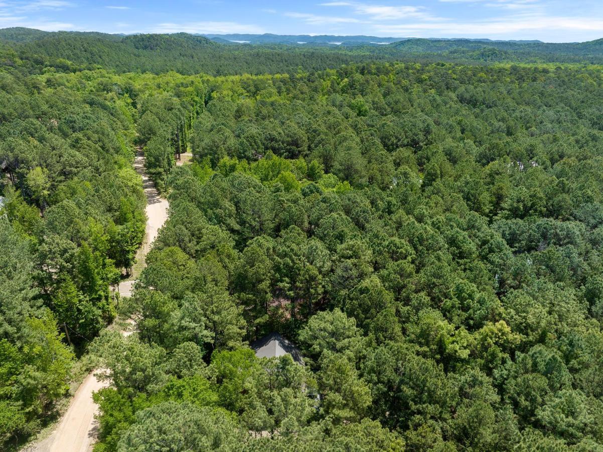 Hickory Bear - Cabin Surrounded By Pines, Sleeps 10, Hot Tub, Fire Pit, Arcade, Foosball Table & Deck Slide 브로큰보우 외부 사진