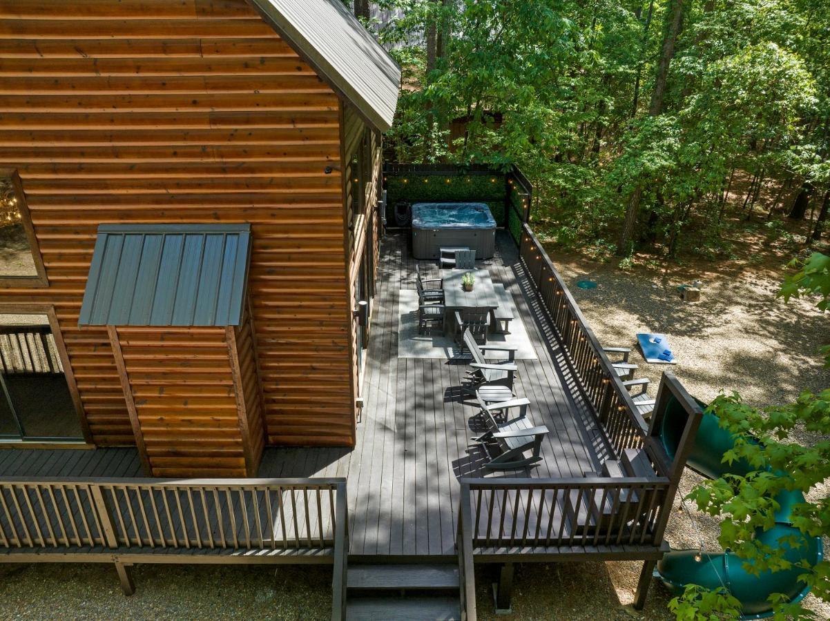 Hickory Bear - Cabin Surrounded By Pines, Sleeps 10, Hot Tub, Fire Pit, Arcade, Foosball Table & Deck Slide 브로큰보우 외부 사진