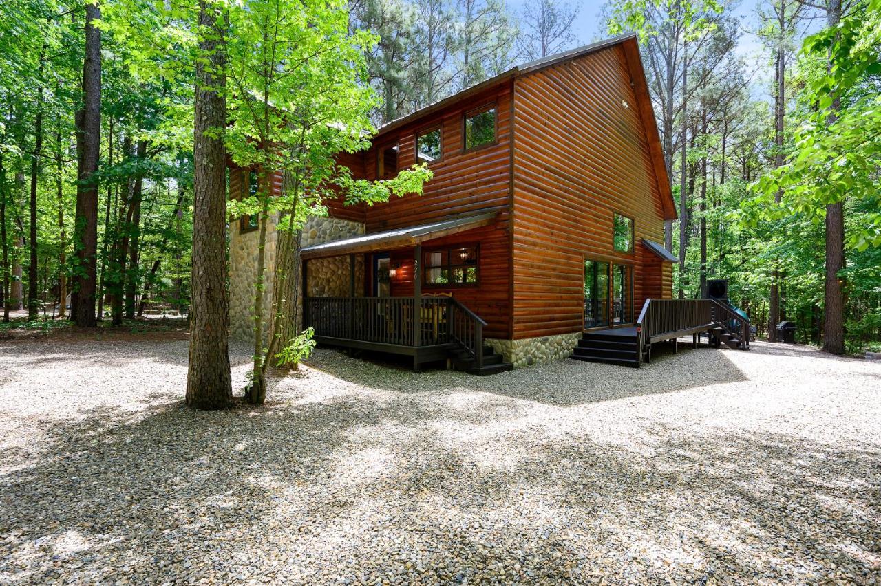 Hickory Bear - Cabin Surrounded By Pines, Sleeps 10, Hot Tub, Fire Pit, Arcade, Foosball Table & Deck Slide 브로큰보우 외부 사진