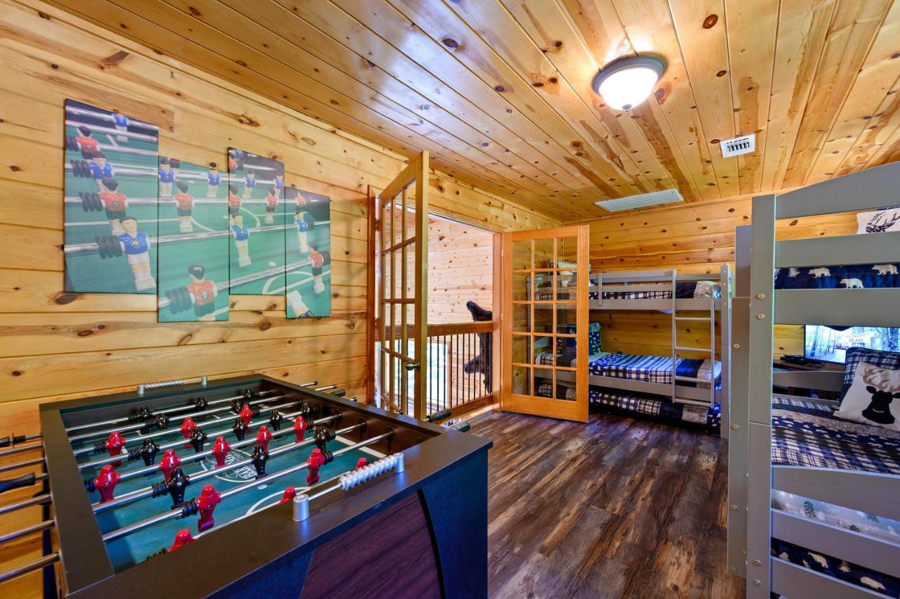 Hickory Bear - Cabin Surrounded By Pines, Sleeps 10, Hot Tub, Fire Pit, Arcade, Foosball Table & Deck Slide 브로큰보우 외부 사진