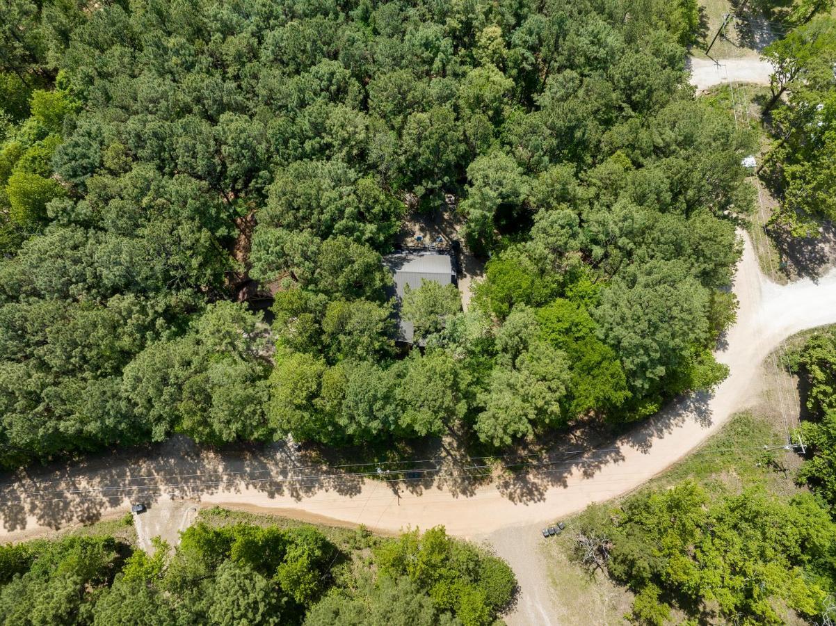 Hickory Bear - Cabin Surrounded By Pines, Sleeps 10, Hot Tub, Fire Pit, Arcade, Foosball Table & Deck Slide 브로큰보우 외부 사진