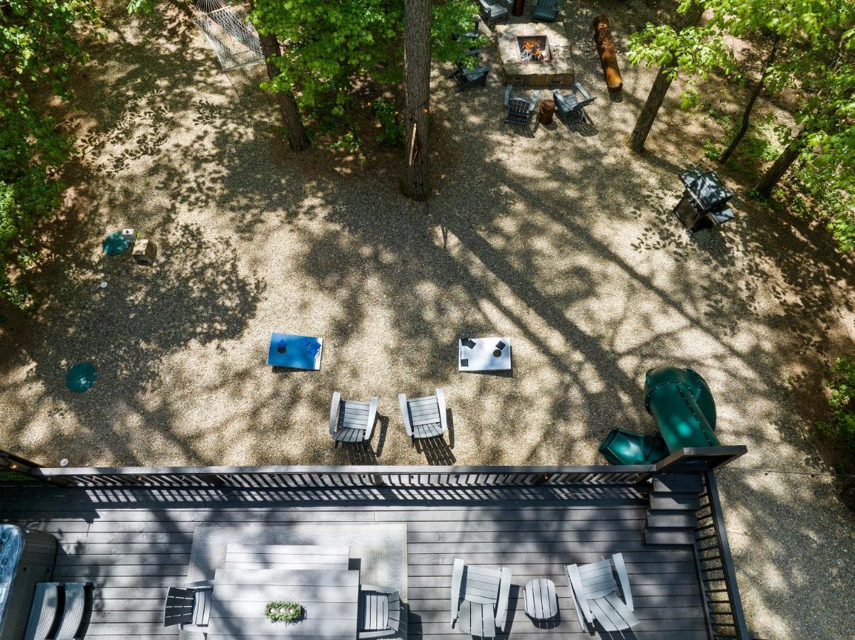 Hickory Bear - Cabin Surrounded By Pines, Sleeps 10, Hot Tub, Fire Pit, Arcade, Foosball Table & Deck Slide 브로큰보우 외부 사진