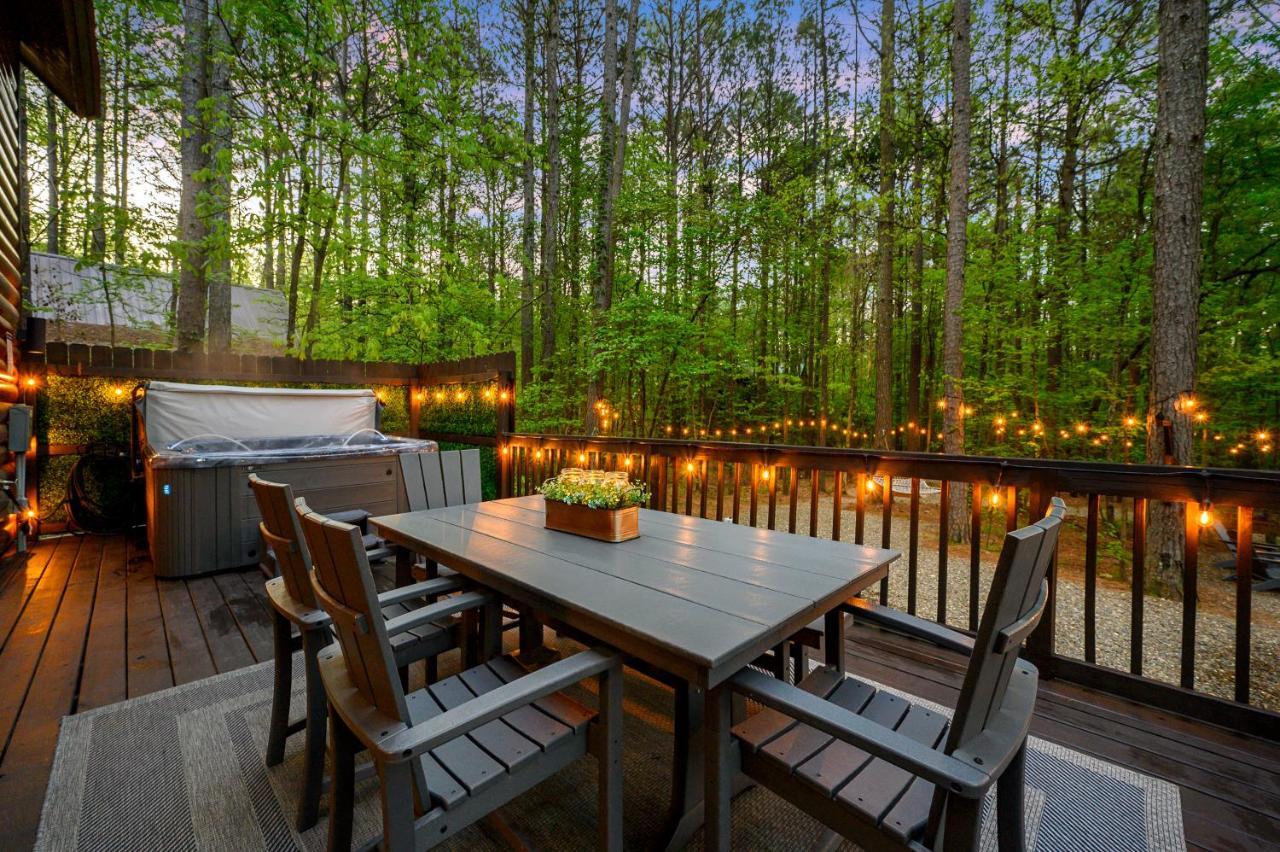 Hickory Bear - Cabin Surrounded By Pines, Sleeps 10, Hot Tub, Fire Pit, Arcade, Foosball Table & Deck Slide 브로큰보우 외부 사진