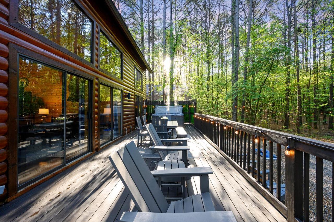 Hickory Bear - Cabin Surrounded By Pines, Sleeps 10, Hot Tub, Fire Pit, Arcade, Foosball Table & Deck Slide 브로큰보우 외부 사진