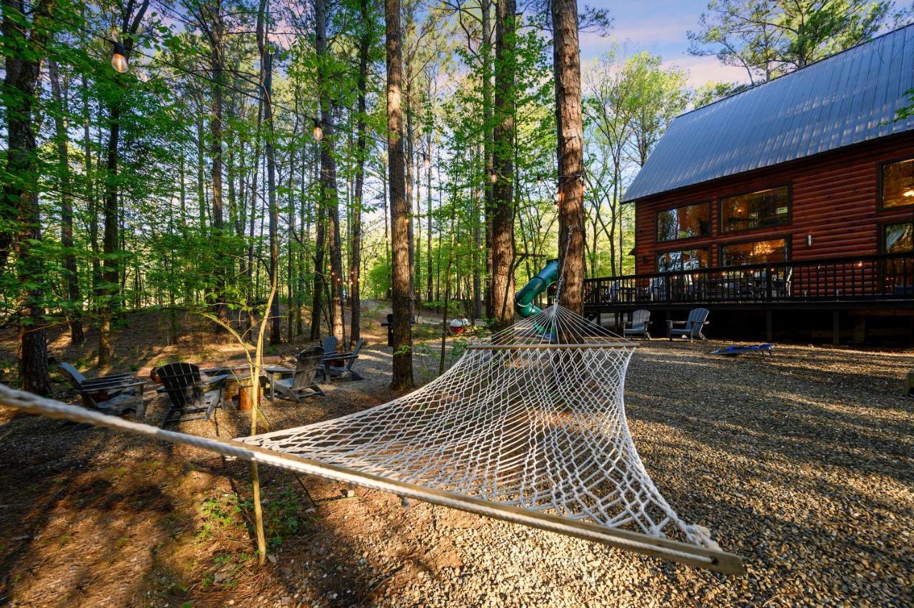 Hickory Bear - Cabin Surrounded By Pines, Sleeps 10, Hot Tub, Fire Pit, Arcade, Foosball Table & Deck Slide 브로큰보우 외부 사진
